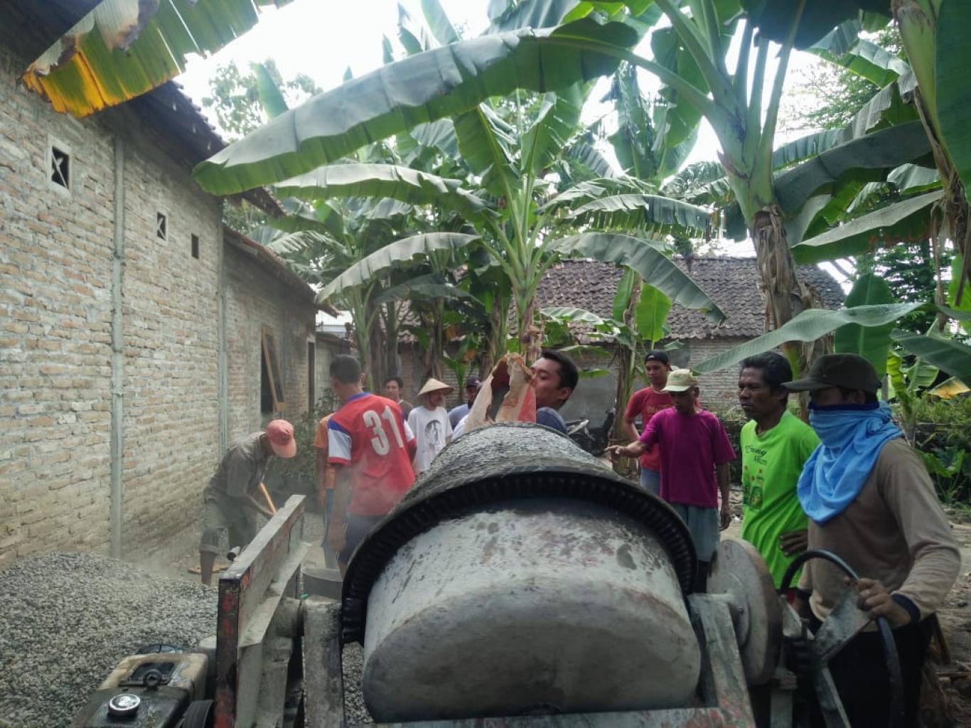 Gotong Royong Pengecoran Jalan Nogosari RT 02 Website Kalurahan Trirenggo